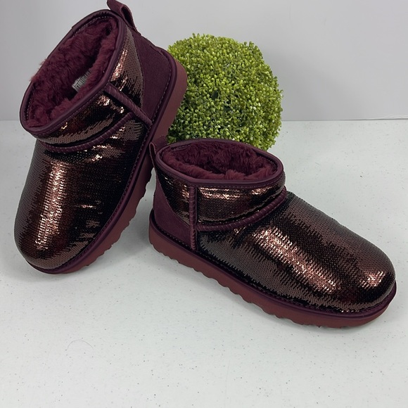 UGG Women's Classic Ultra Mini Mirror Ball Boots Size 6 Color Wild Grape NIB - Picture 3 of 13